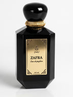 ZAFRA Eau de parfum 100 ml, sticlă neagră — detaliu etichetă și capac